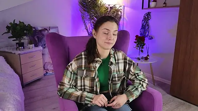 YoshikoLacourse online show from April 30, 2026, 12:44 pm