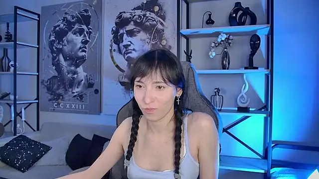 SeraphineSparda online show from July 3, 2026, 11:49 am