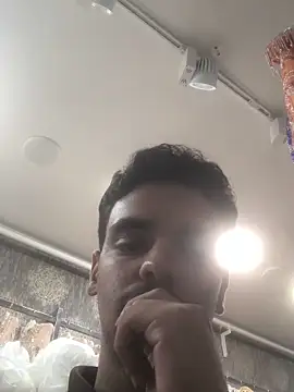 aliahmed6677 online show from May 9, 2026, 9:58 am