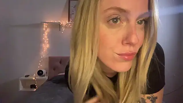 Snapshot of sweetemma_x chatting on July 25, 2026, 3:15 am sweetemma x online show from July 25, 2026, 3:15 am
