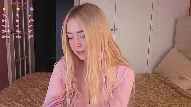 Snapshot of Chanelbayerr chatting on August 4, 2026, 5:21 am Chanelbayerr online show from August 4, 2026, 5:21 am