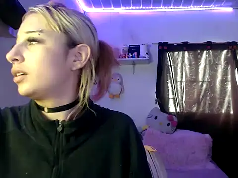 bunnyfoxxd online show from June 19, 2026, 8:34 pm