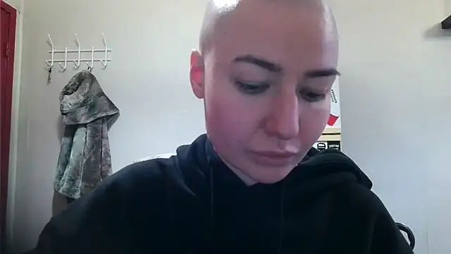 Julia Bright online show from April 30, 2026, 5:08 pm