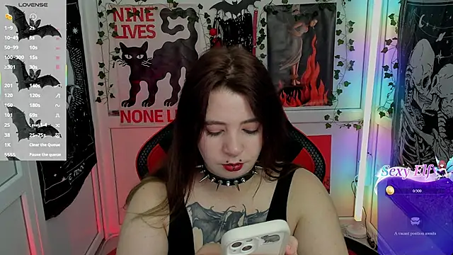 Snapshot of PurpleRune chatting on July 4, 2026, 12:11 pm PurpleRune online show from July 4, 2026, 12:11 pm