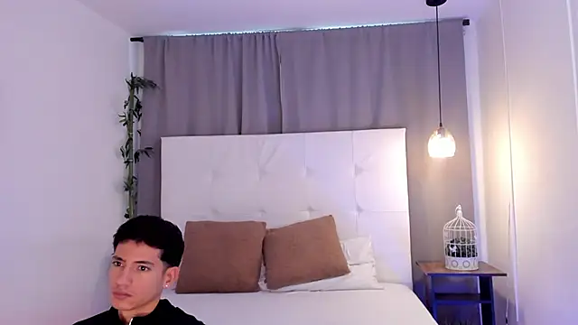 Snapshot of Alejo-and-Thiago chatting on May 28, 2026, 12:24 pm Alejo-and-Thiago online show from May 28, 2026, 12:24 pm