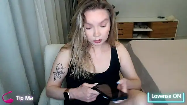 PolinaXXXXXJones online show from May 12, 2026, 6:38 pm