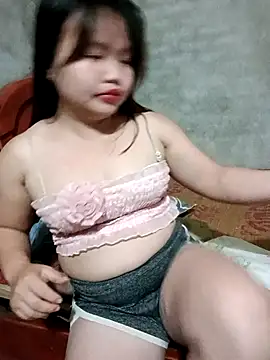 Lily Henry online show from May 11, 2026, 12:44 pm
