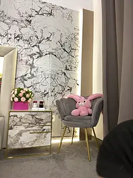 DaisyAmour online show from June 9, 2026, 6:30 pm