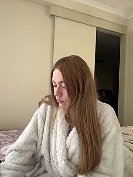 Snapshot of daisycollins chatting on July 8, 2026, 11:42 pm daisycollins online show from July 8, 2026, 11:42 pm