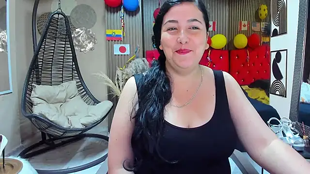 Snapshot of BBWLuxuryMuse chatting on July 17, 2026, 11:28 am BBWLuxuryMuse online show from July 17, 2026, 11:28 am