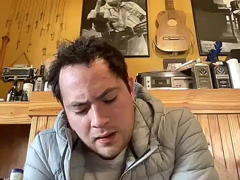 Snapshot of alecsgzz chatting on May 15, 2026, 2:24 pm alecsgzz online show from May 15, 2026, 2:24 pm