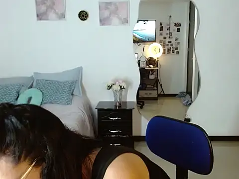 Obsidianlove1 online show from June 19, 2026, 1:32 am