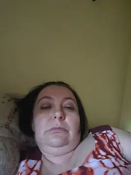 EmmaEmmy40 online show from June 16, 2026, 5:04 pm