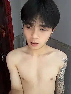 lu111222 online show from May 4, 2026, 6:59 pm