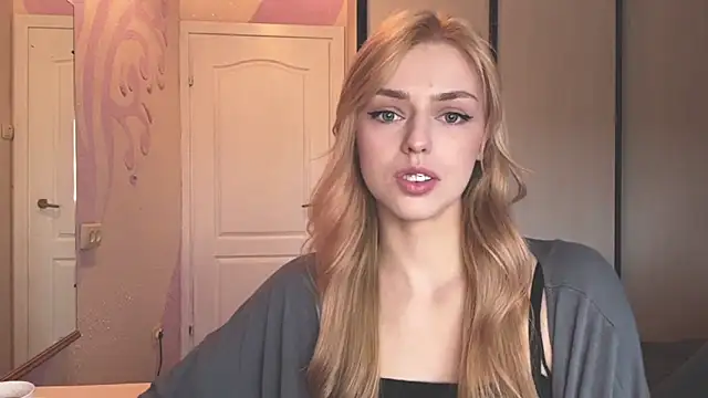 ScarlettRosy online show from May 8, 2026, 4:40 am