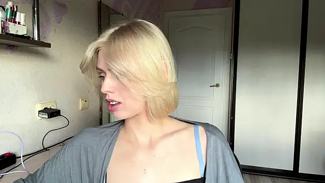 ScarlettRosy online show from June 15, 2026, 4:09 pm