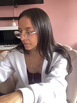 LucyPink  online show from May 5, 2026, 6:49 pm
