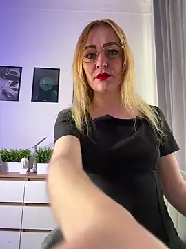 CherryChaos  online show from June 11, 2026, 6:22 am