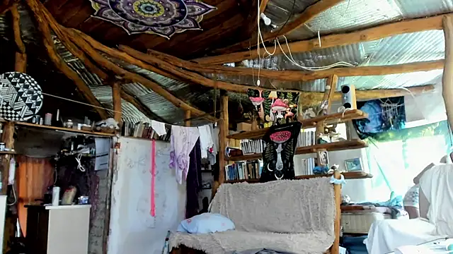 Snapshot of wildforestmuse_ chatting on July 1, 2026, 5:31 am wildforestmuse online show from July 1, 2026, 5:31 am