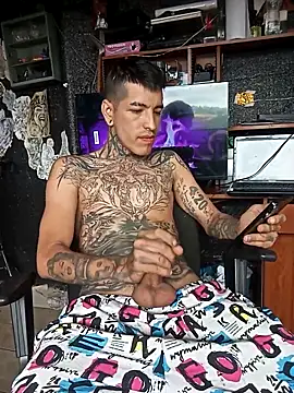 demoni0802 online show from May 11, 2026, 4:04 pm