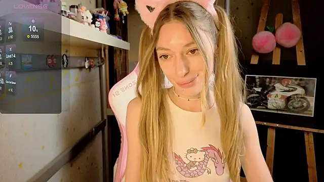 MiaMooonn online show from May 31, 2026, 6:09 pm