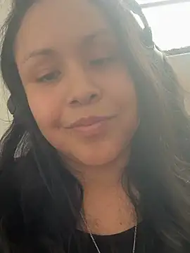 Snapshot of KeniaLuna chatting on February 24, 2026, 9:13 pm KeniaLuna online show from February 24, 2026, 9:13 pm