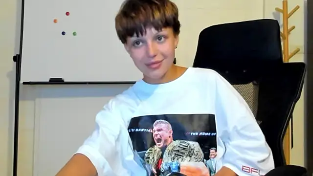 DollieRush online show from June 14, 2026, 9:28 pm