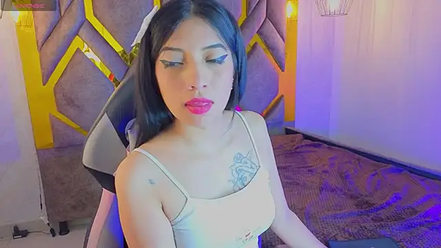 Ey Im simone  online show from May 4, 2026, 1:51 pm