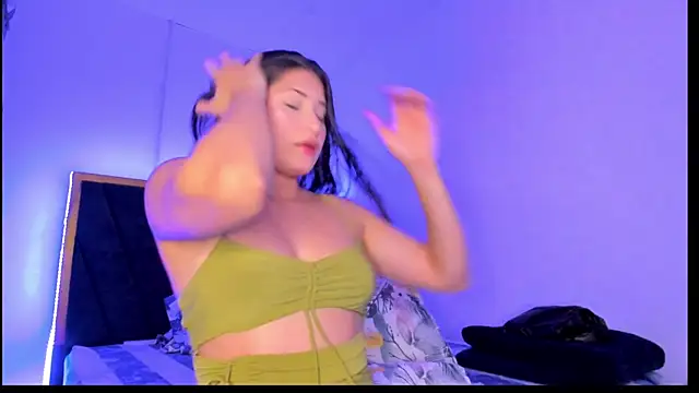 VioletaSanchez24 online show from June 19, 2026, 10:13 pm