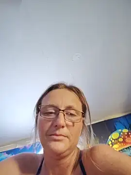 Snapshot of Queenle91 chatting on May 17, 2026, 8:49 pm Queenle91 online show from May 17, 2026, 8:49 pm