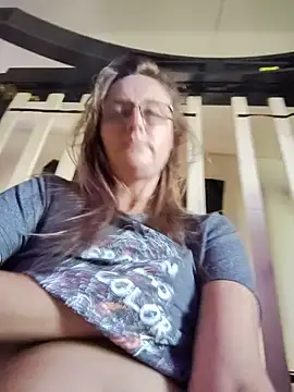 Snapshot of Queenle91 chatting on June 21, 2026, 8:11 pm Queenle91 online show from June 21, 2026, 8:11 pm