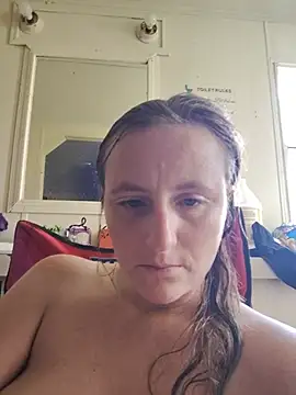 Snapshot of Queenle91 chatting on July 2, 2026, 6:47 pm Queenle91 online show from July 2, 2026, 6:47 pm