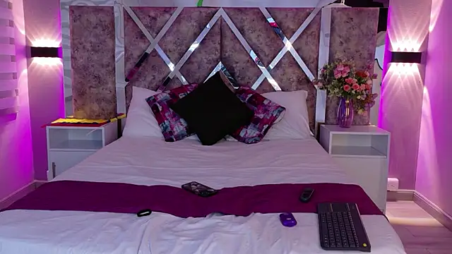 ParisRose  online show from June 23, 2026, 7:12 pm