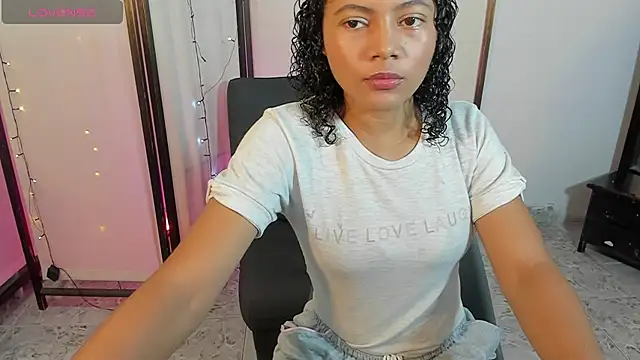 EmmaRay3 online show from May 12, 2026, 2:36 pm