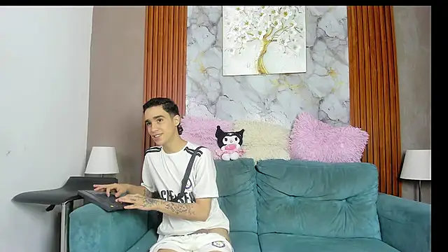 TWINKS BOYSX online show from June 3, 2026, 2:33 pm