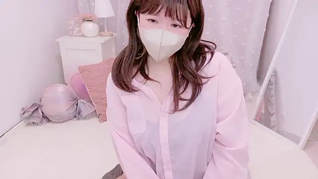 Snapshot of _MOMOsan chatting on May 15, 2026, 1:07 pm MOMOsan online show from May 15, 2026, 1:07 pm