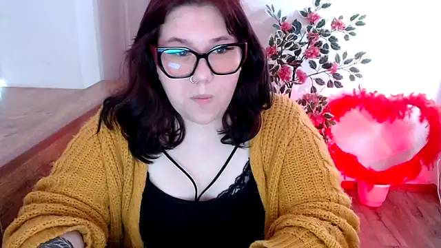 KarolinasHot online show from June 3, 2026, 2:36 am