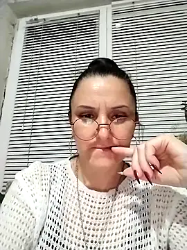 MillaMia45 online show from May 13, 2026, 7:33 pm