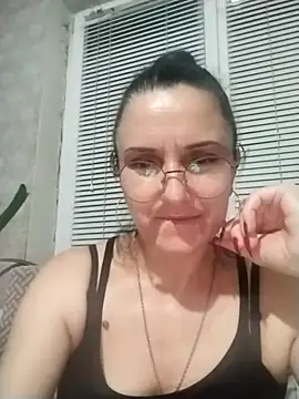 MillaMia45 online show from May 15, 2026, 7:43 pm