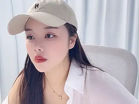 Qingqing19 online show from May 19, 2026, 2:29 am