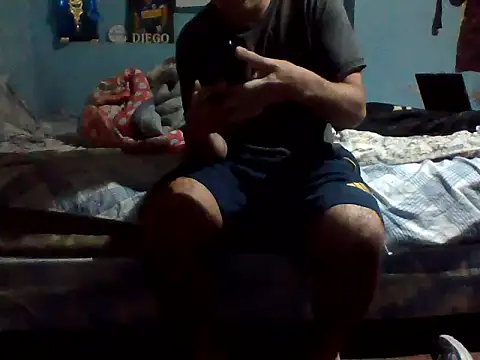 Snapshot of Martin106 chatting on May 13, 2026, 1:36 am Martin106 online show from May 13, 2026, 1:36 am