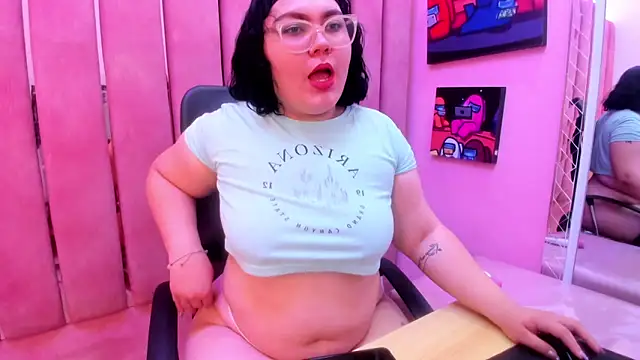 Snapshot of Sweet_Nova_ chatting on May 28, 2026, 4:15 pm Sweet Nova online show from May 28, 2026, 4:15 pm