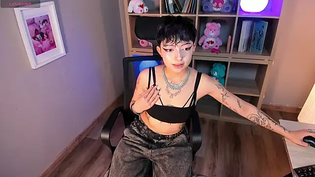 shiny wolf online show from June 18, 2026, 8:46 pm