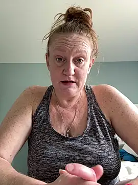Kellilyn10 online show from June 15, 2026, 6:21 pm