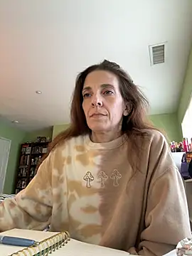 Snapshot of Raevyn chatting on May 25, 2026, 6:58 pm Raevyn online show from May 25, 2026, 6:58 pm