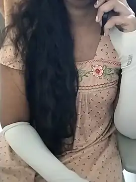 Snapshot of silksmitha- chatting on June 9, 2026, 7:53 am silksmitha- online show from June 9, 2026, 7:53 am