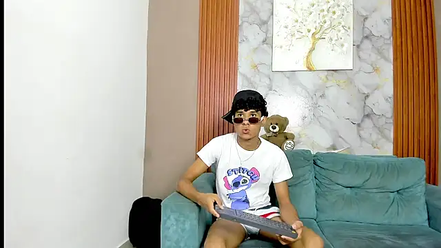 Snapshot of BOUL_GUYS chatting on May 27, 2026, 1:35 am BOUL GUYS online show from May 27, 2026, 1:35 am