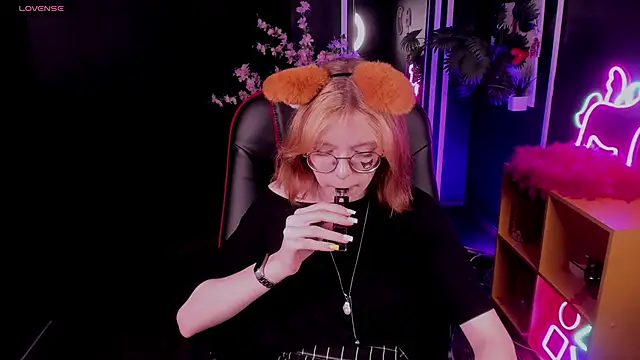 FoxxyyPolly online show from June 14, 2026, 6:15 am