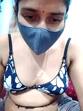 Laura-777 online show from May 11, 2026, 4:04 pm