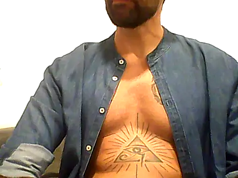 Alessandromagno8 online show from May 11, 2026, 3:40 pm